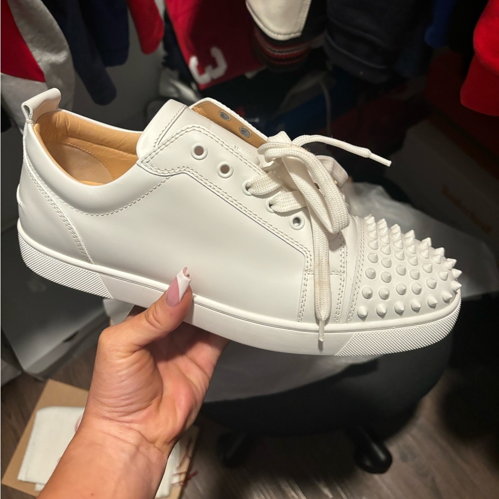 Men’s 10.5 white spike low top Louisboutin used one time perfection condition